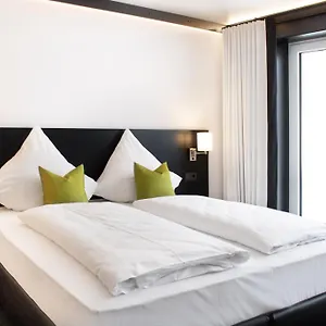 https://lh-hotel.com-bavaria.com