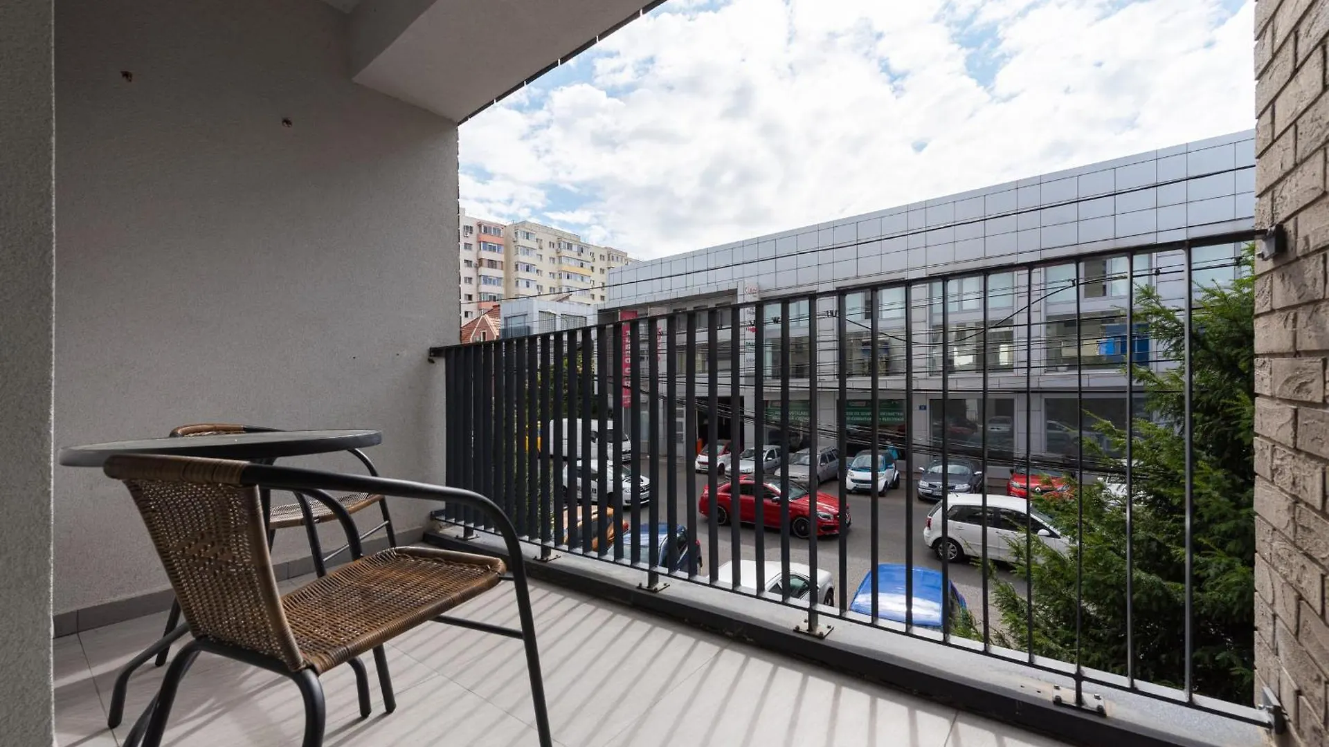 Ines - Modern 2Br Apartment With Garden Views Bukarest